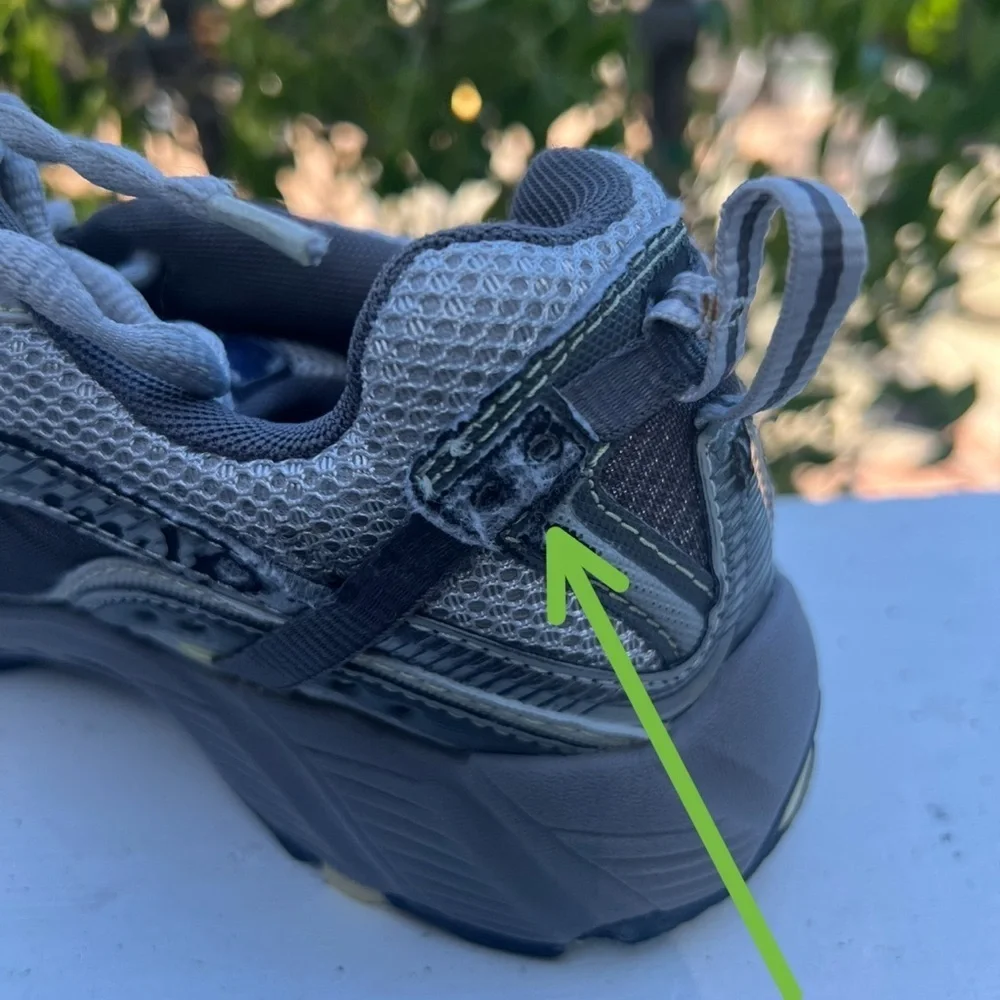 New Balance Gray Athletic Trail Running Shoes Women's Color Gray Sz 6